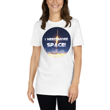 Laden Sie das Bild in den Galerie-Viewer, Shirt "I need more Space"